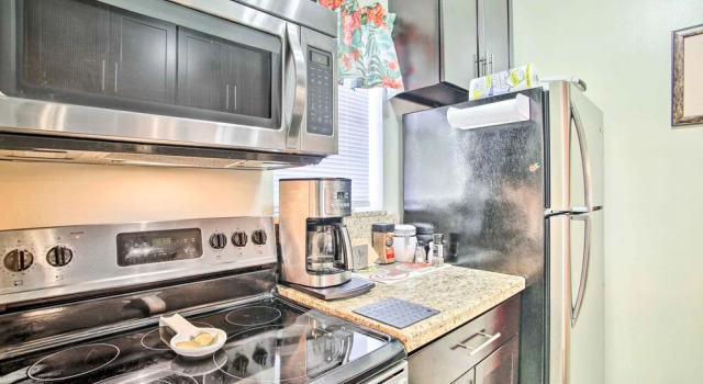 Апартаменты Idyllic Apt w/ Pool Access - Walk to Beach!