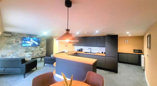 Апартаменты с 2 комнатами New County Hotel & Serviced Apartments by RoomsBooked
