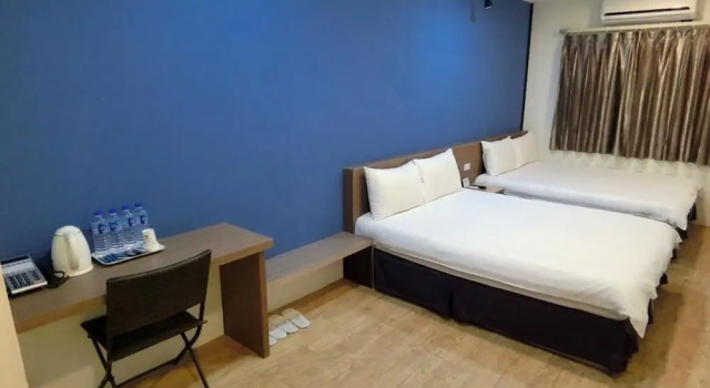 Четырёхместный номер Standard Shuntai Inn