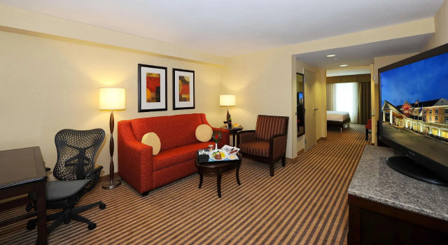 Четырёхместный люкс Hilton Garden Inn Columbia/Northeast