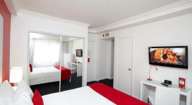 Двухместный номер Petite Red South Beach