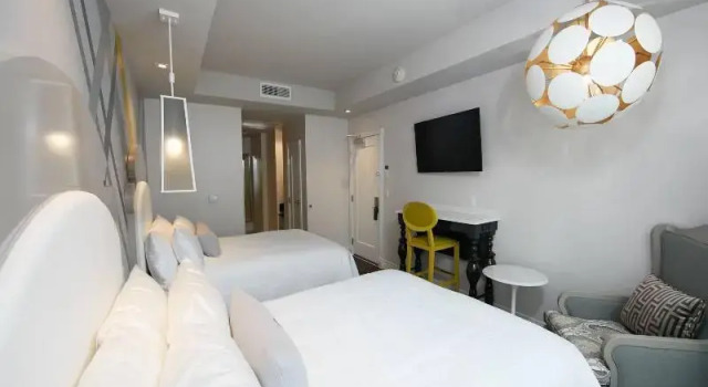 Четырёхместный номер Standard Elyton Hotel, Autograph Collection