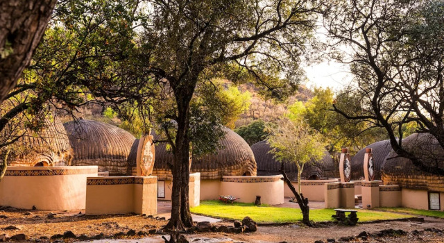 Четырёхместный номер Deluxe aha Lesedi African Lodge & Cultural Village