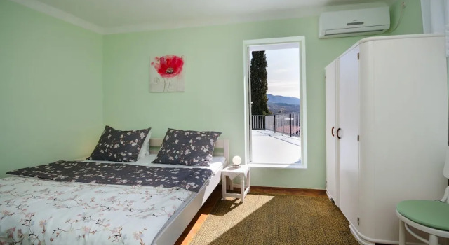 House Božica with sauna & heated pool, Забронировать Отель Отели Приморско-Горанской жупания с парковкой, Парковка