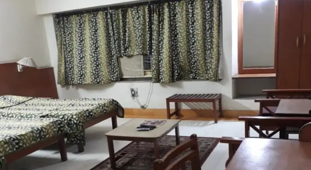 hotel tapti saral