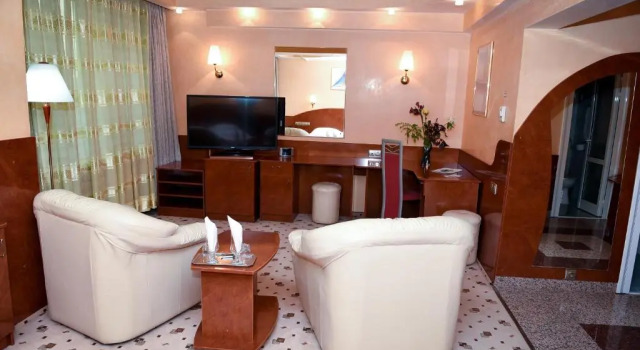 Hotel Carpati, Rezerwuj Hotel Hotele w Carpathians - Romania z parkingiem, Parking