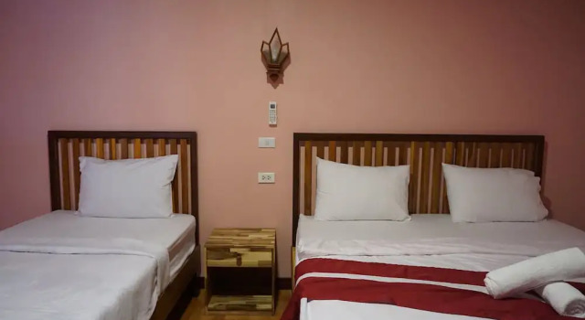 Трёхместный номер Standard с балконом Lampang Bouteak Resort