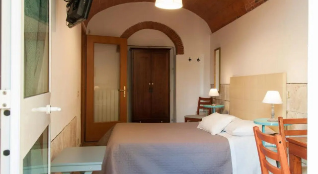 Camera Standard Bed & Tower