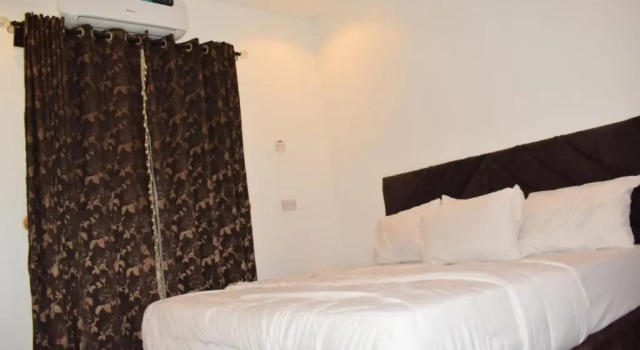 Tastefully Furnished 3 BR apartment