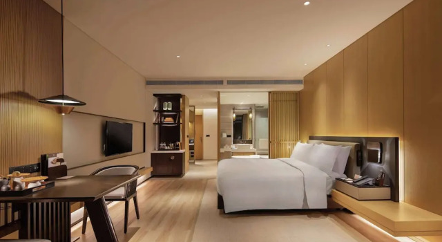 Двухместный номер Standard с балконом Doubletree Resort By Hilton Hainan - Xinglong Lakeside