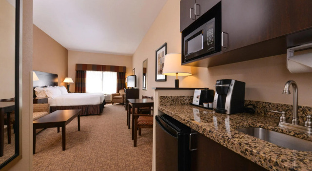Номер Standard Holiday Inn Express & Suites Bridgeport by IHG