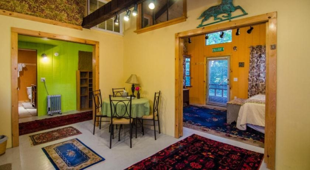 The Inn at Charlotte Bed and Breakfast, Забронировать Отель  