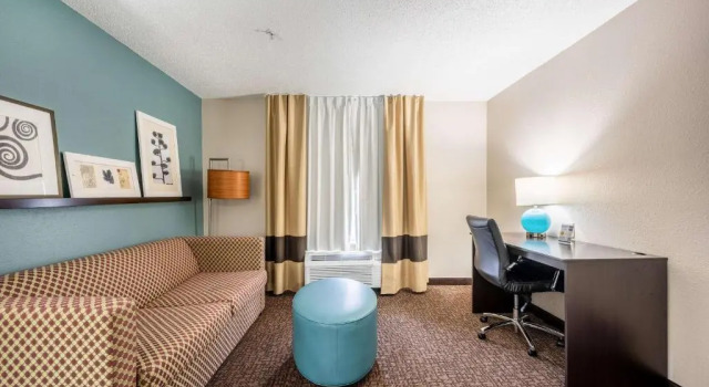Люкс Sleep Inn & Suites
