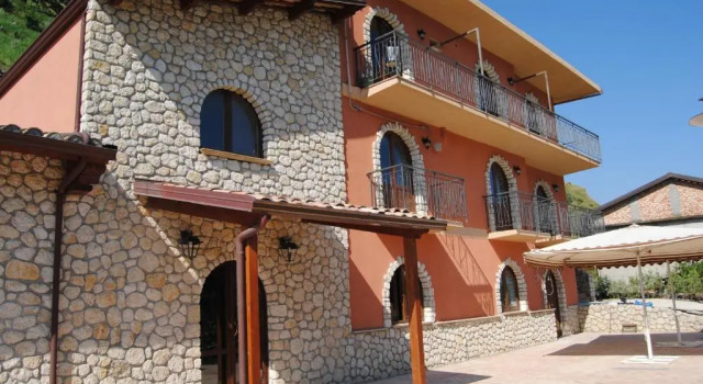 Al Giumani, Rezerwuj Hotel Hotele w Aspromonte z parkingiem, Parking