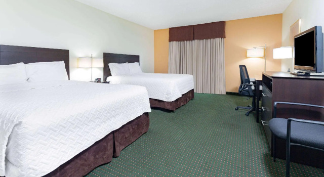 Четырёхместный номер Superior Travelodge by Wyndham Bracebridge