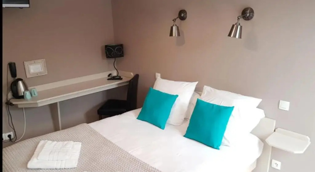 Двухместный номер Comfort Logis Hôtel La Rosière----Situé entre BAYEUX et ARROMANCHES