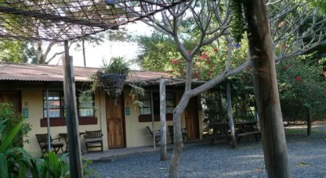 Zig Zag Town Lodge - Hostel