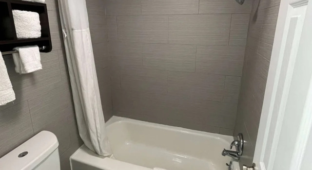 Четырёхместный номер Standard Цокольный этаж Days Inn by Wyndham Calhoun GA I-75 and US-41