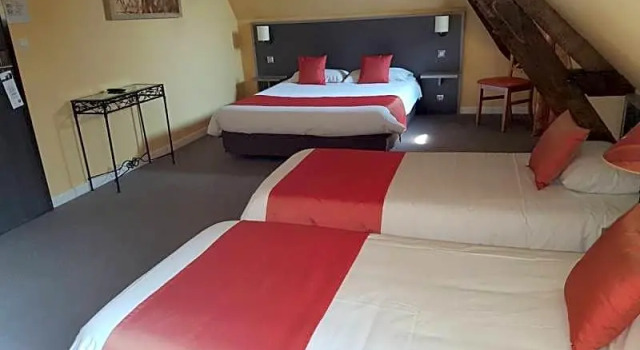 Четырёхместный семейный номер Standard Hotel Henri IV