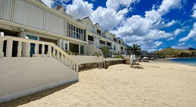 Paradis Caraibes 1 feet in the water in Grand Case