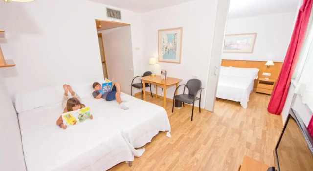 Семейный номер Standard Aparthotel Atenea Valles
