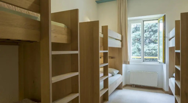 Шестиместный номер Standard Montreux Youth Hostel
