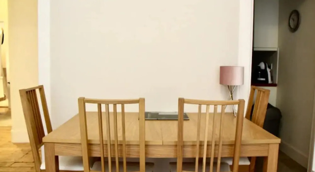 Spacious 2 Bedroom Flat Near Edinburgh New Town, Забронировать Отель Бротон Эдинбург, рядом с Железнодорожный вокзал Эдинбург-Уэверли