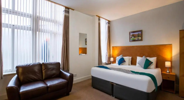 Трёхместный номер Deluxe OYO Eastbank Hotel
