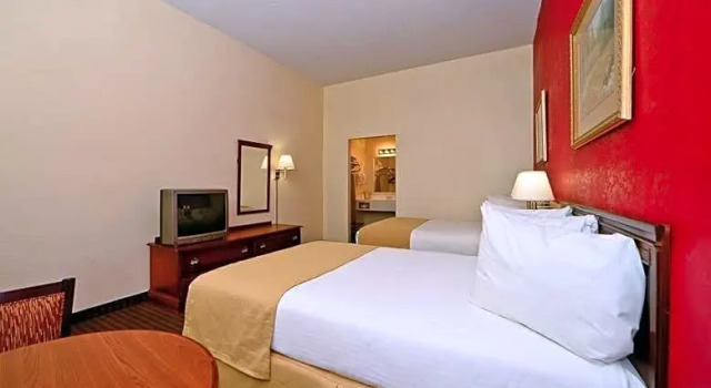Номер Standard с видом на горы Manchester Heritage Inn And Suites