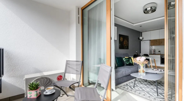 Апартаменты Deluxe с балконом M&R Apartament Airport&Business DeLuxe Cybernetyki
