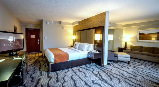 Двухместный номер DoubleTree by Hilton Montgomery Downtown