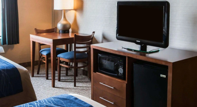 Четырёхместный люкс Comfort Inn Crystal Lake - Algonquin