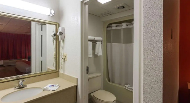 Номер Standard с балконом Motel 6-Groton, CT - Casinos nearby