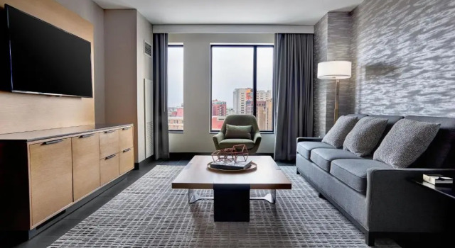 Люкс с красивым видом из окна Hilton Des Moines Downtown