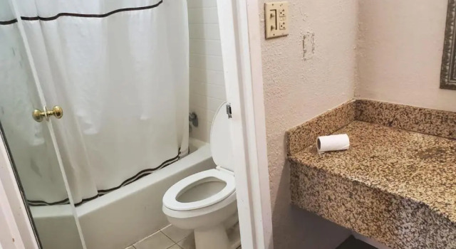 Номер Standard Magnolia Inn Extended Stay of Kingsland - New 2025 - Book a Kitchen Room - 12 Noon Check Out - 4K Black Beds - Saltwater-Mineral Pool open until 4AM - 24-7 Front Desk - LUXE Coffee Bar Award Winning Inn - Save by phone - 912-576-4777