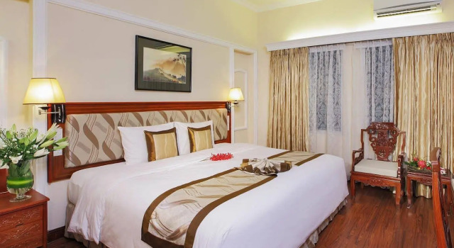 Royal Saigon Hotel, Забронировать Отель Отели Хошимина с бассейном, рядом с Торговый центр Tax, Бассейн