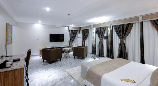 Полулюкс The Wells Carlton Hotel and Apartments