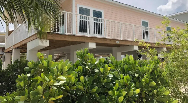 4 Beautiful 4 Bed 3 Bath Pool Home w Free Dock, Забронировать Дом для отпуска Отели Маратон с парковкой, рядом с Fishermen's Community Hospital, Парковка