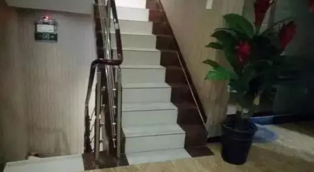 Taichuan Business Hotel, Prenota Hotel Bazhong Sichuan