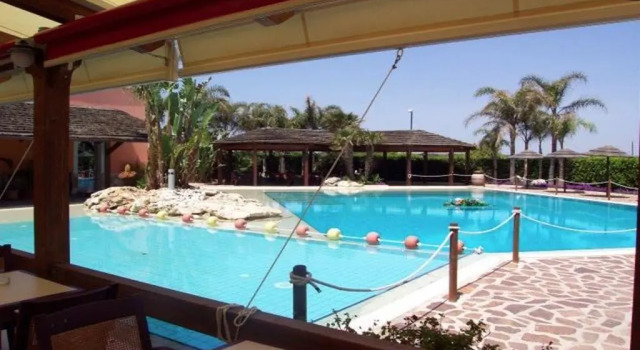 Villaggio Punta Grossa, Buchen Sie Hotel Hotels in Porto Cesareo mit Pool, Schwimmbad