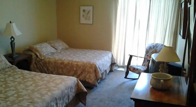 Auberge Sur Mer Charlevoix, Book Hostel Saint-Simeon The Fjord Route