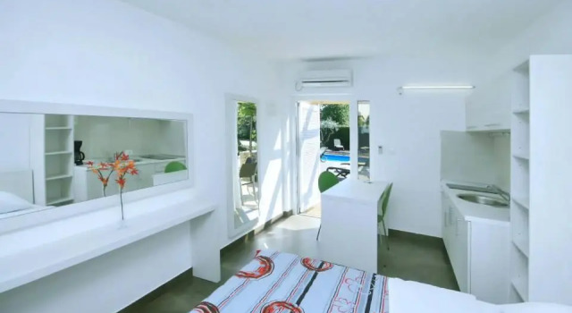 Apartmani Elio, Book Hotel Hoteller i Umag Riviera med pool, Swimmingpool