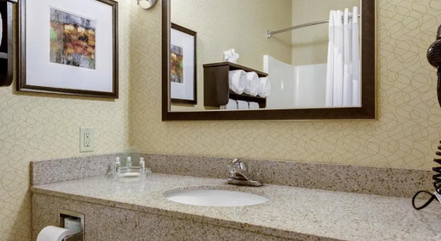 Четырёхместный номер Standard Holiday Inn Express and Suites Sikeston by IHG