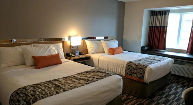 Четырёхместный номер Standard Microtel Inn & Suites by Wyndham Clarion