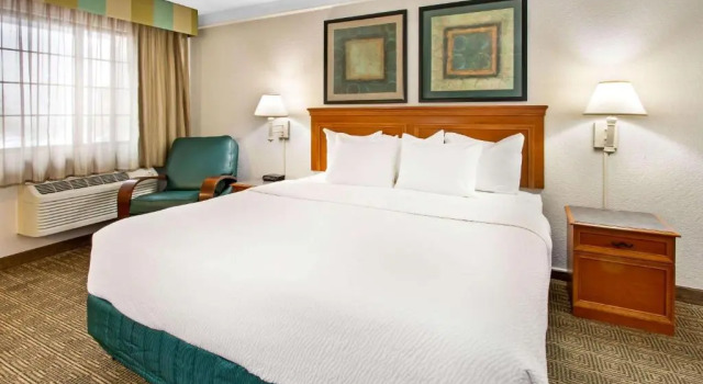 Двухместный номер Deluxe La Quinta Inn by Wyndham Albuquerque Airport