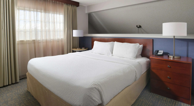 Двухместный люкс с 2 комнатами Sonesta ES Suites Albuquerque