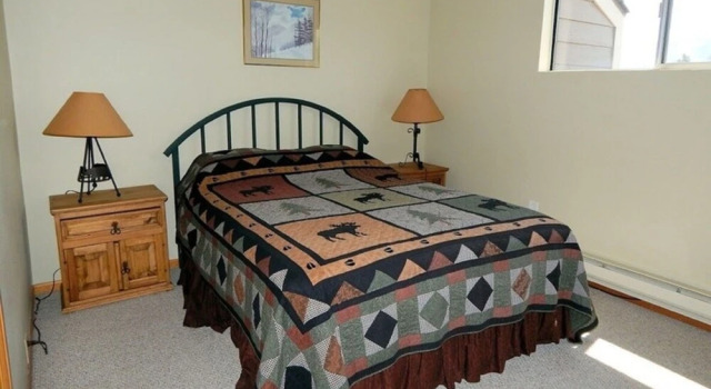 Rockridge 2BR Townhouses, Rezerwuj Dom wakacyjny Hotele w Vail Ski z parkingiem, Parking