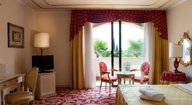 Номер Superior с балконом Park Hotel Ville Montefiori Spa & Centro Benessere