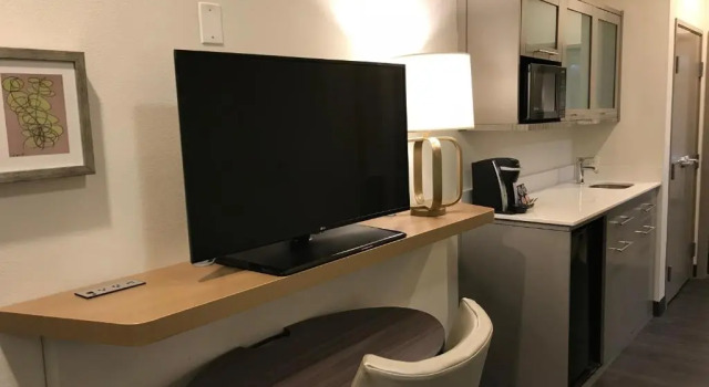 Люкс Holiday Inn & Suites McKinney - N Allen by IHG