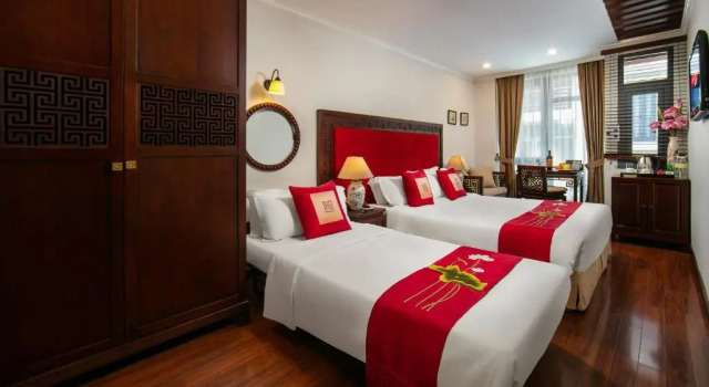 Семейный номер Standard Au Coeur dHanoi Lakeside Hotel